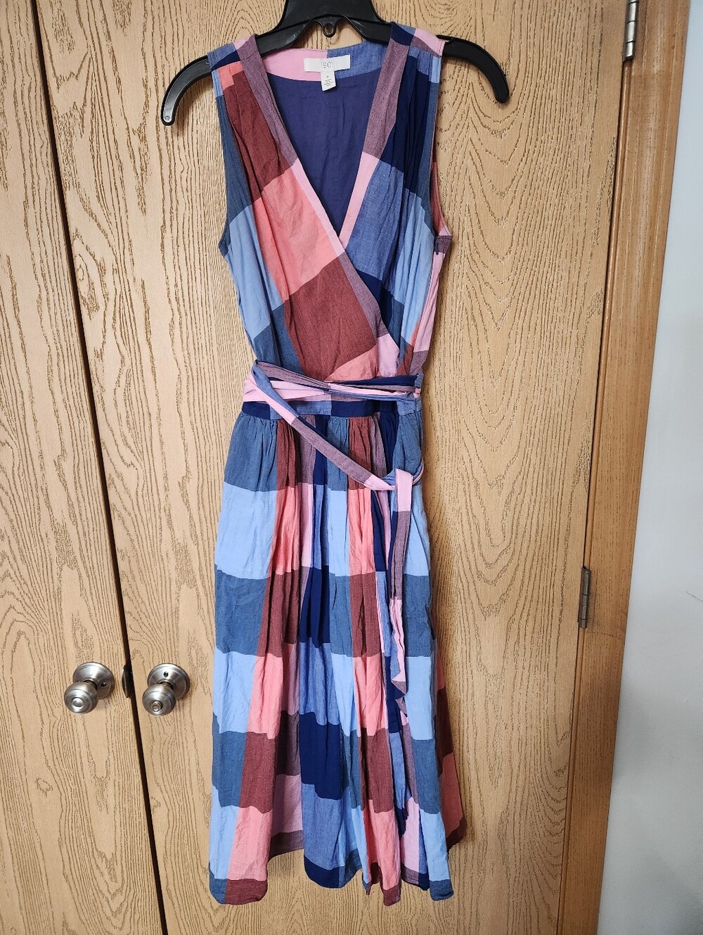 1901 Sleeveless Patchwork Wrap Dress in Pink, Blue & Burgundy, pockets and Zippe